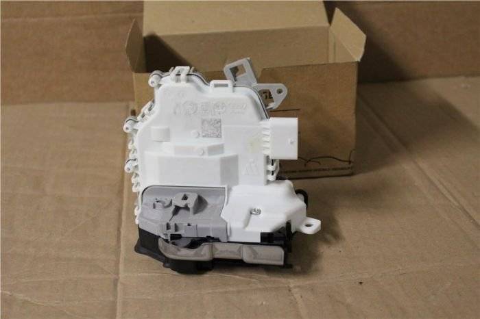 INCUIETOARE USA SPATE DREAPTA- AUDI