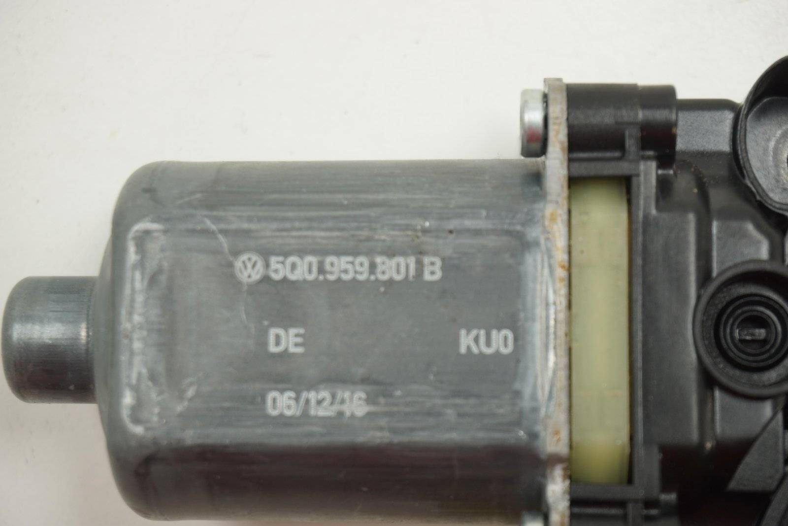 Motoras macara geam fata stanga Volkswagen Golf 7 / Skoda Octavia 3