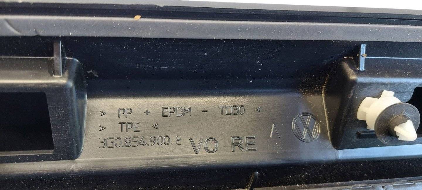 Ornament usa fata Vokswagen Passat